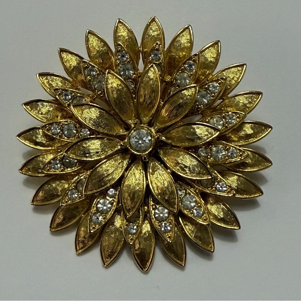 Vintage Style Flower Petals With Rhinestones Brooch Pin - Picture 3 of 6